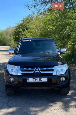 Позашляховик / Кросовер Mitsubishi Pajero Wagon 2012 в 