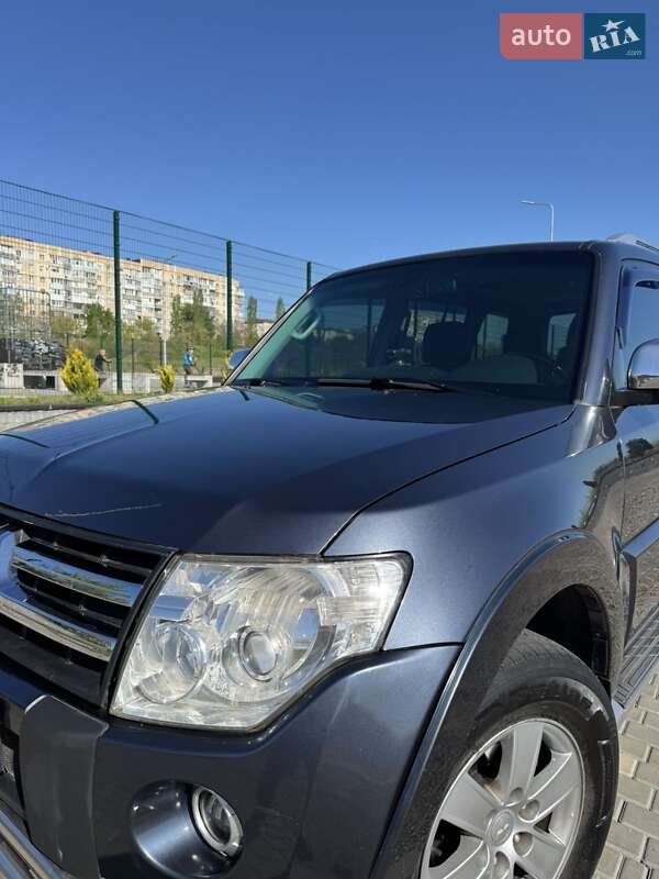 Внедорожник / Кроссовер Mitsubishi Pajero Wagon 2008 в 