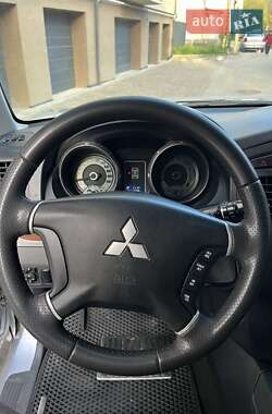 Позашляховик / Кросовер Mitsubishi Pajero Wagon 2008 в 