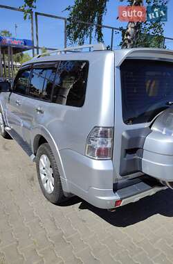 Позашляховик / Кросовер Mitsubishi Pajero Wagon 2011 в 