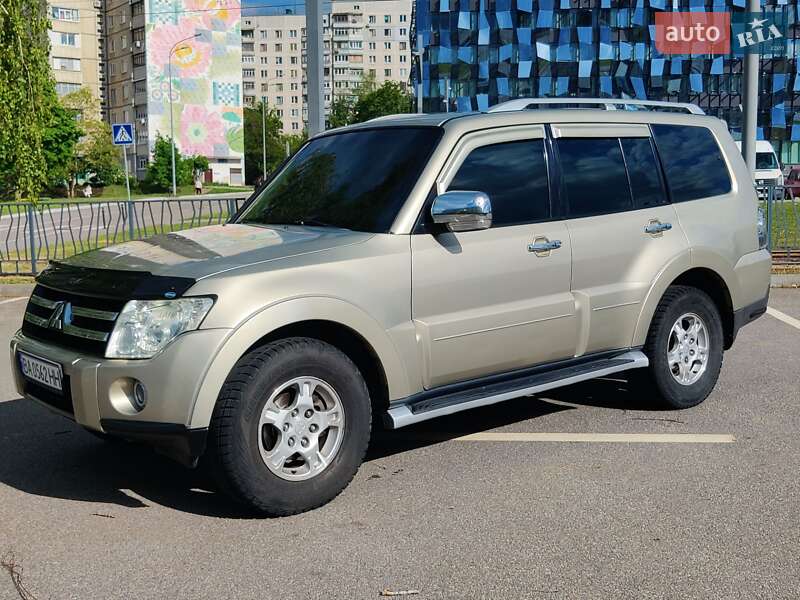 Внедорожник / Кроссовер Mitsubishi Pajero Wagon 2007 в 
