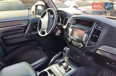 Внедорожник / Кроссовер Mitsubishi Pajero Wagon 2010 в 