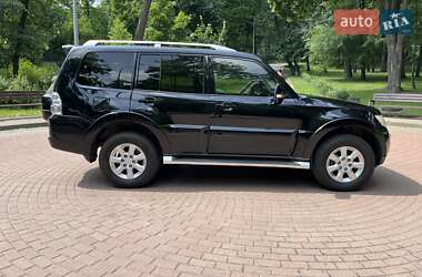 Позашляховик / Кросовер Mitsubishi Pajero Wagon 2010 в Києві