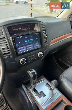 Внедорожник / Кроссовер Mitsubishi Pajero Wagon 2008 в 