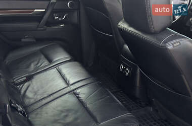 Внедорожник / Кроссовер Mitsubishi Pajero Wagon 2008 в 