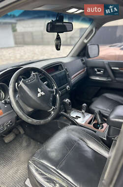 Внедорожник / Кроссовер Mitsubishi Pajero Wagon 2008 в 