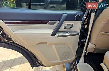 Внедорожник / Кроссовер Mitsubishi Pajero Wagon 2014 в 