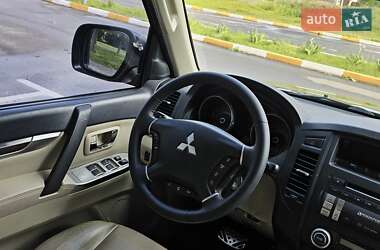 Внедорожник / Кроссовер Mitsubishi Pajero Wagon 2014 в 