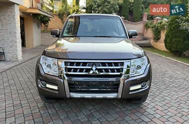 Внедорожник / Кроссовер Mitsubishi Pajero Wagon 2013 в 