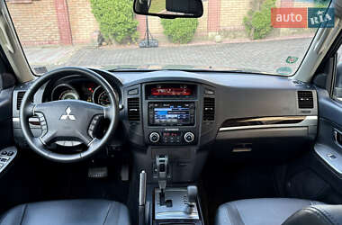 Внедорожник / Кроссовер Mitsubishi Pajero Wagon 2013 в 