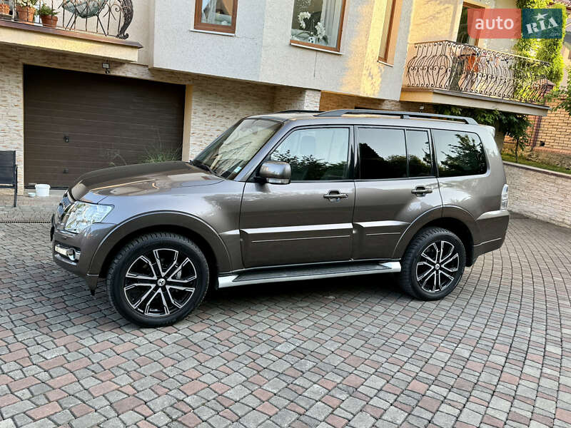 Внедорожник / Кроссовер Mitsubishi Pajero Wagon 2013 в Черновцах