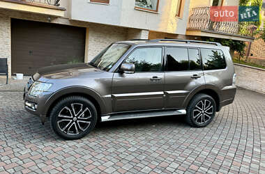 Внедорожник / Кроссовер Mitsubishi Pajero Wagon 2013 в 