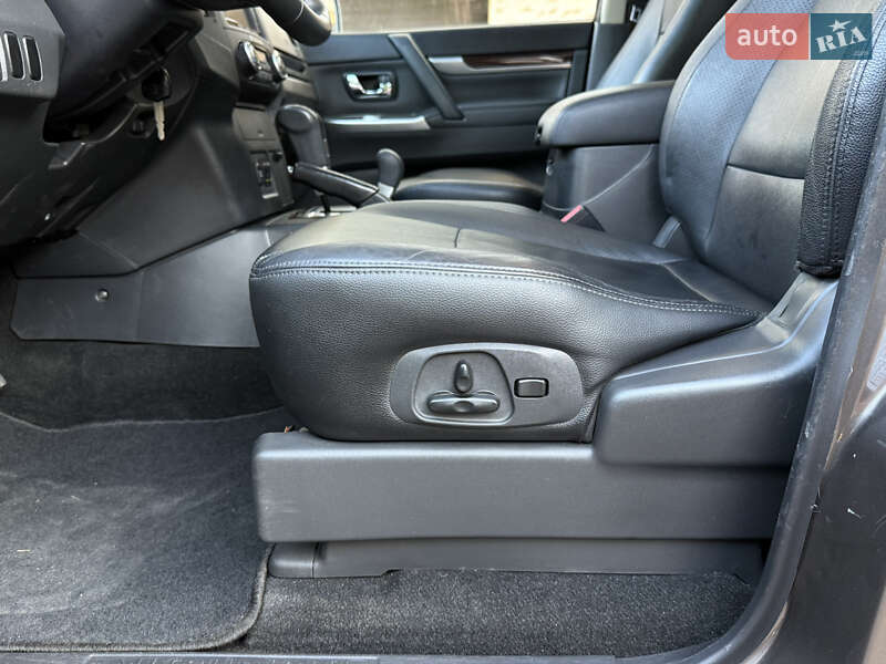 Внедорожник / Кроссовер Mitsubishi Pajero Wagon 2013 в Черновцах