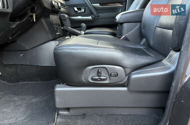 Внедорожник / Кроссовер Mitsubishi Pajero Wagon 2013 в 