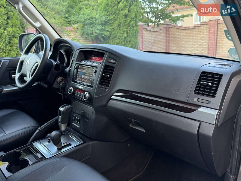 Внедорожник / Кроссовер Mitsubishi Pajero Wagon 2013 в Черновцах
