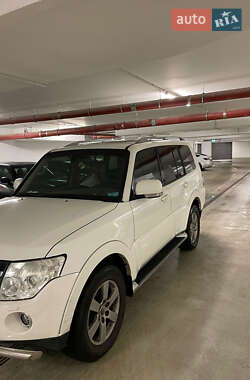 Внедорожник / Кроссовер Mitsubishi Pajero Wagon 2009 в 