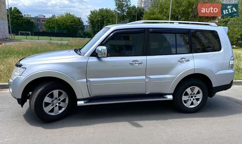 Внедорожник / Кроссовер Mitsubishi Pajero Wagon 2008 в 