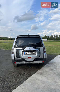 Внедорожник / Кроссовер Mitsubishi Pajero Wagon 2008 в 