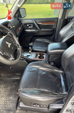 Внедорожник / Кроссовер Mitsubishi Pajero Wagon 2008 в 