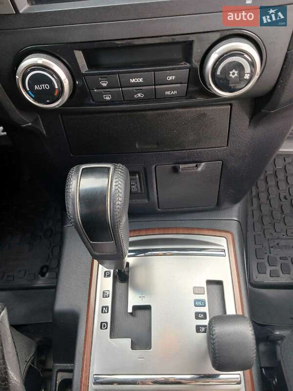 Внедорожник / Кроссовер Mitsubishi Pajero Wagon 2011 в Киеве