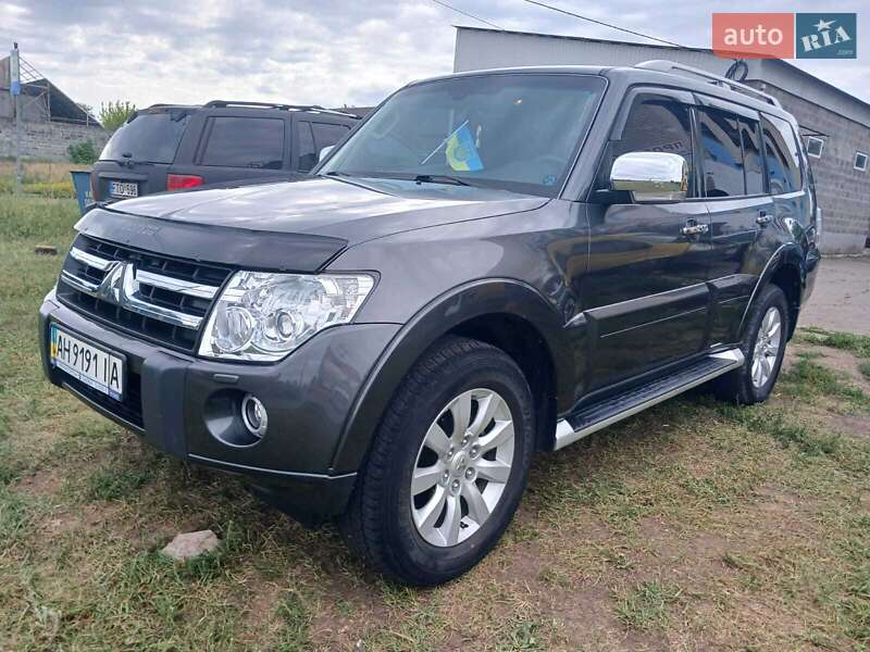 Mitsubishi Pajero Wagon 2011