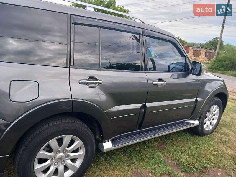 Внедорожник / Кроссовер Mitsubishi Pajero Wagon 2011 в Киеве