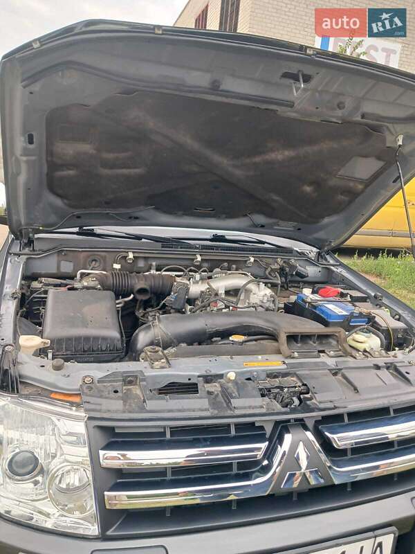 Внедорожник / Кроссовер Mitsubishi Pajero Wagon 2011 в Киеве