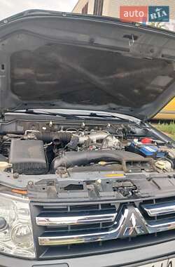 Внедорожник / Кроссовер Mitsubishi Pajero Wagon 2011 в 