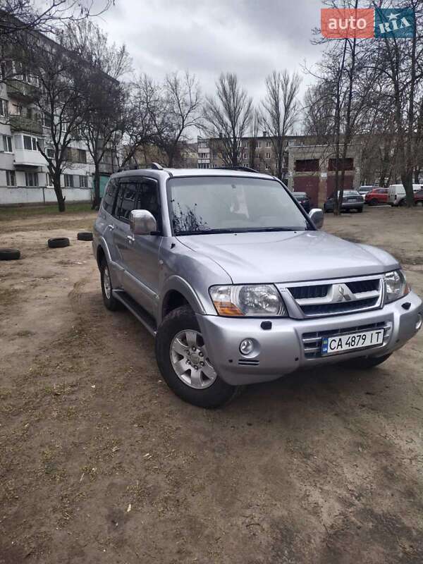 Внедорожник / Кроссовер Mitsubishi Pajero Wagon 2007 в 