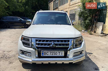 Внедорожник / Кроссовер Mitsubishi Pajero Wagon 2013 в 