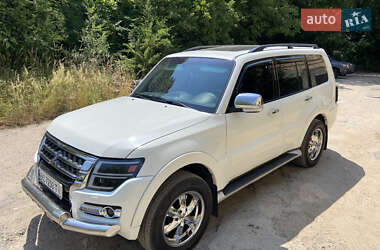 Внедорожник / Кроссовер Mitsubishi Pajero Wagon 2013 в Львове