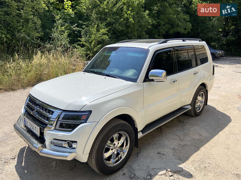 Mitsubishi Pajero Wagon 2013