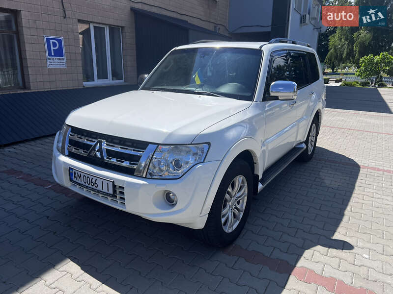 Внедорожник / Кроссовер Mitsubishi Pajero Wagon 2012 в Малине