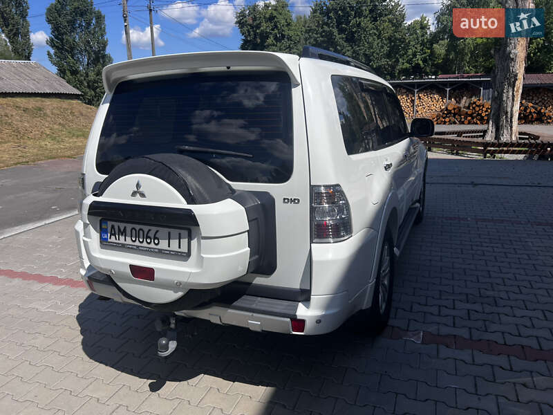 Внедорожник / Кроссовер Mitsubishi Pajero Wagon 2012 в Малине