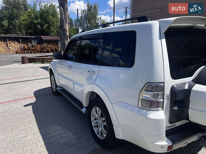 Внедорожник / Кроссовер Mitsubishi Pajero Wagon 2012 в Малине