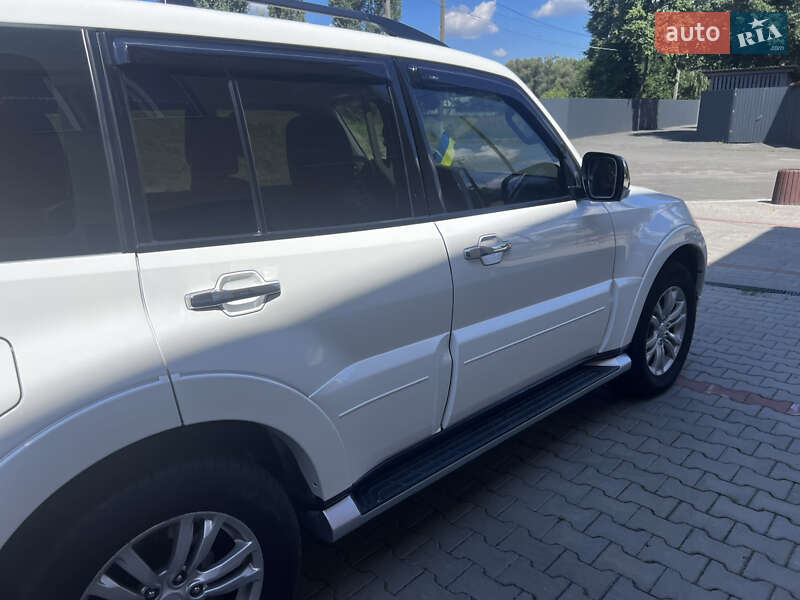 Внедорожник / Кроссовер Mitsubishi Pajero Wagon 2012 в Малине