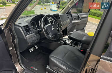 Внедорожник / Кроссовер Mitsubishi Pajero Wagon 2019 в 