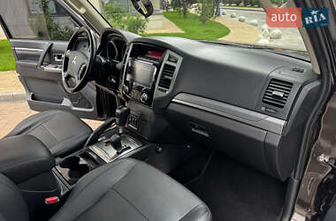 Внедорожник / Кроссовер Mitsubishi Pajero Wagon 2019 в 