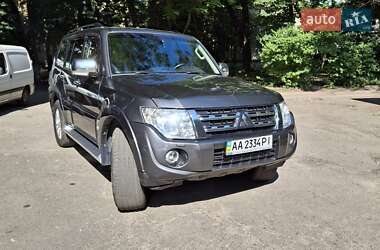 Позашляховик / Кросовер Mitsubishi Pajero Wagon 2013 в 