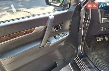 Позашляховик / Кросовер Mitsubishi Pajero Wagon 2013 в 