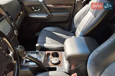 Позашляховик / Кросовер Mitsubishi Pajero Wagon 2013 в 