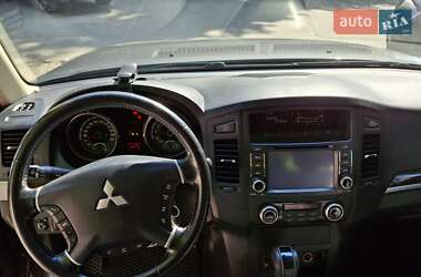 Позашляховик / Кросовер Mitsubishi Pajero Wagon 2013 в 