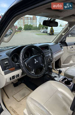 Внедорожник / Кроссовер Mitsubishi Pajero Wagon 2008 в 
