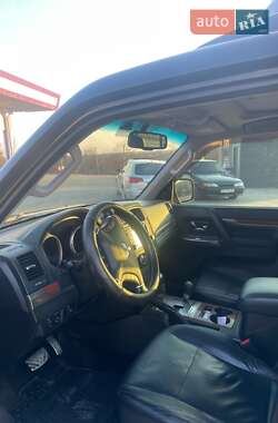 Позашляховик / Кросовер Mitsubishi Pajero Wagon 2012 в 