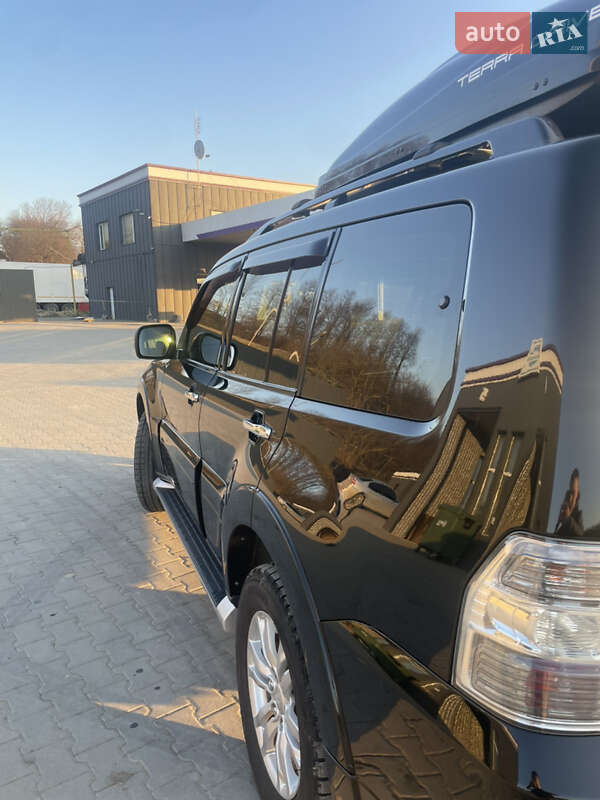 Позашляховик / Кросовер Mitsubishi Pajero Wagon 2012 в Чернівцях