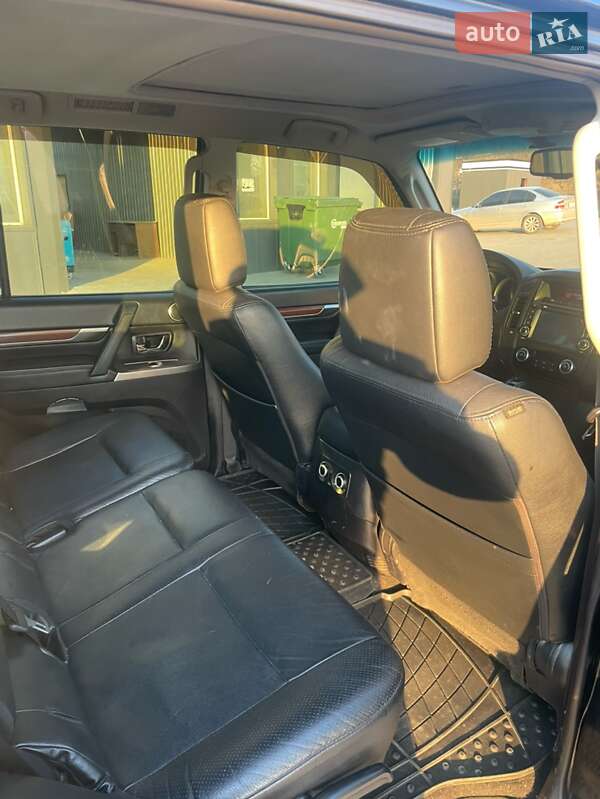 Позашляховик / Кросовер Mitsubishi Pajero Wagon 2012 в Чернівцях