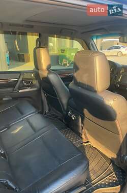 Позашляховик / Кросовер Mitsubishi Pajero Wagon 2012 в 