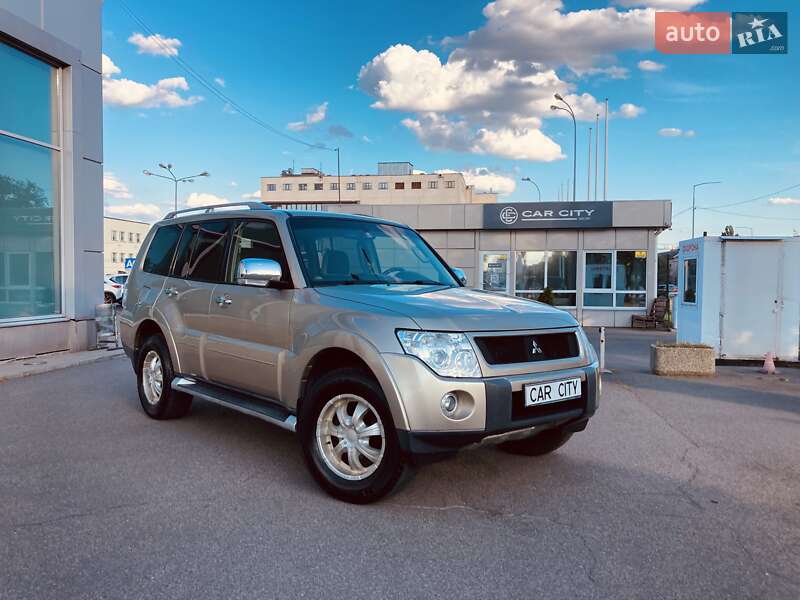Внедорожник / Кроссовер Mitsubishi Pajero Wagon 2007 в 