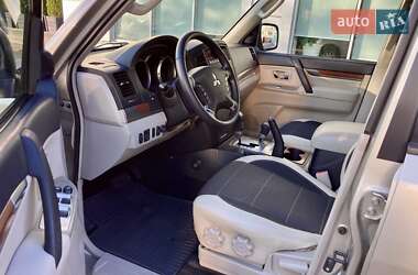 Внедорожник / Кроссовер Mitsubishi Pajero Wagon 2007 в 