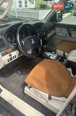 Внедорожник / Кроссовер Mitsubishi Pajero Wagon 2007 в 